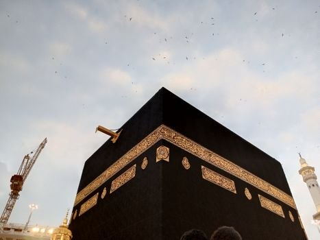 View of the Kaaba at dusk with a clear sky in Mecca, Saudi Arabia.