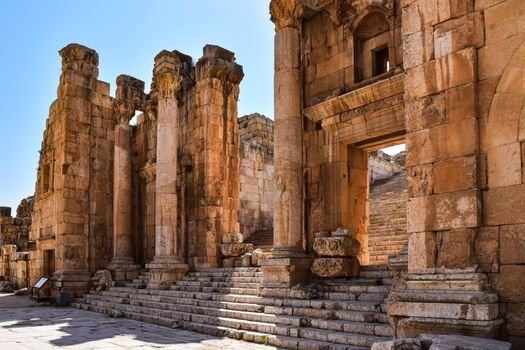 Explore the majestic ancient Roman ruins and columns located in Jerash, Jordan.